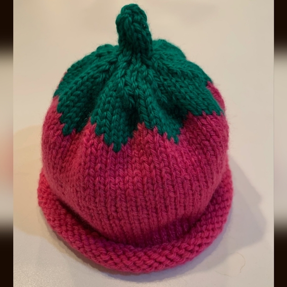 Hand-knit Raspberry Baby Hat 🍓 - Picture 4 of 4